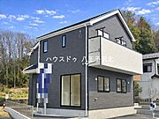 4LDKの間取り、駐車は2台可能です。城山小学校まで徒歩10分とお子様の通学も安心です。