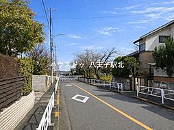 八王子市北野台3丁目:前面道路含む現地写真