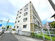 青梅線「東青梅」駅から徒歩8分と通学・通勤にも便利な立地。1981年築の中古マンションです。
