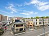その他：落ち着いた住宅街を見渡すバルコニー。周辺に高い建物がなく、心地よい開放感が広がります。※実際の写真から家具等を消すCG加工をしています。
