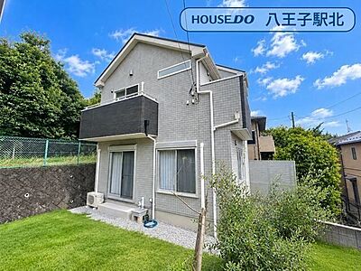 外観:スーパーまで徒歩約7分、ドラッグストアまで徒歩約9分とお買い物施設が近くて便利な立地に2022年築の中古一戸建てが登場です。※実際の写真から家具等を消すCG加工をしています。 外観:スーパーまで徒歩約7分、ドラッグストアまで徒歩約9分とお買い物施設が近くて便利な立地に2022年築の中古一戸建てが登場です。※実際の写真から家具等を消すCG加工をしています。
