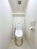 トイレ：【リフォーム済】トイレは気持ち良くお使い頂く為、新品の便器・便座に交換しました。もちろん温水洗浄付き便座ですので、季節を問わず快適です。
