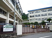 小学校「広島市立牛田新町小学校まで649ｍ」