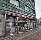 コンビニ「セブンイレブン広島宝町南店まで302ｍ」