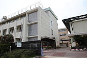 中学校「広島市立己斐中学校まで918ｍ」