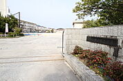 小学校「広島市立鈴が峰小学校まで917ｍ」