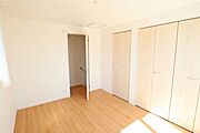 洋室6帖クローゼット付きで便利です。