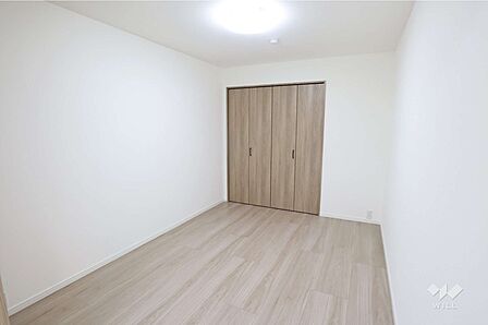 洋室6帖開放感があり、明るく快適にお過ごしいただけます。