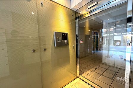 エントランス内はオートロック付きです。