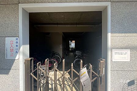 屋内に設けられた駐輪場