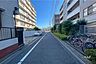 その他：敷地北東側の前面道路（北西側から）