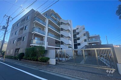 外観:物件の外観周辺は閑静な住宅街です。車通りも少なく、子育てしやすい環境です。 外観:物件の外観周辺は閑静な住宅街です。車通りも少なく、子育てしやすい環境です。
