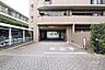 駐車場：駐車場の出入り口