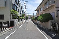 敷地西側の前面道路