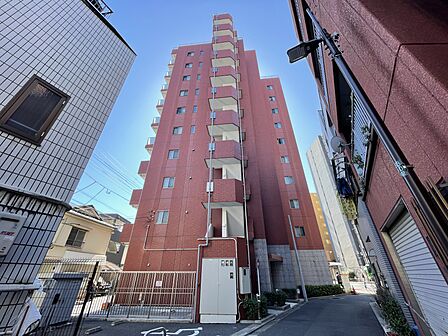 マンション外観。JR常磐線「三河島駅」徒歩4分、JR山手線「日暮里駅」徒歩10分の立地!スーパーも徒歩5分以内に複数個所ございます。