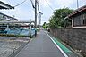 外観：物件の南側前面道路（西側から）［2026年7月16日撮影］