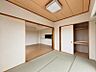 室内：※一部CG加工により残置物を除去しています。 小さなお子さまのいる方におすすめ！リビング横に和室のあるタイプの間取りです