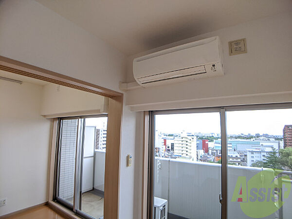 画像14:大きなエアコンはリビングにございます隣の寝室も併せて快適に