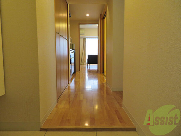 画像12:玄関からの目線です。清潔感のある明るいお部屋です。