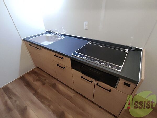 画像5:キッチンは綺麗で調理スペースもしっかりございます。