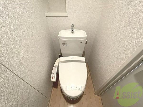 画像11:トイレはウォシュレット機能付きです。安心して使用できますね。