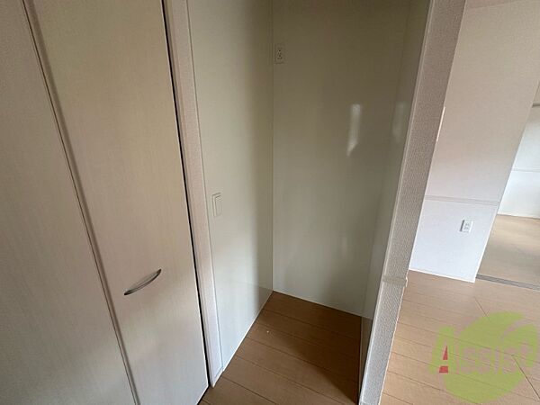 画像21:キッチン横スペースになります。冷蔵庫も問題なく置けますね。