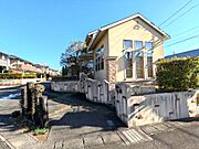 角地に面し、採光、通風ともに良好です。