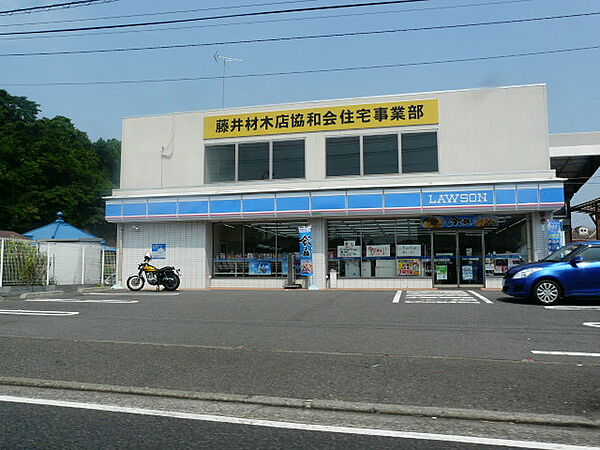 画像16:ローソン 六浦三丁目店（389m）