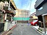 外観：前面道路含む現地写真