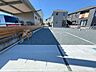 その他：進入路。旗竿地の為、路地の奥が住宅となるので人目につきにくくプライバシー性が高くなるので、人の目を気にせずに落ち着いて生活しやすいです。また、路地部分は駐車可能です。