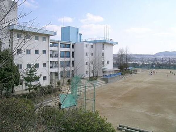 画像22:【中学校】川西市立　多田中学校まで682ｍ