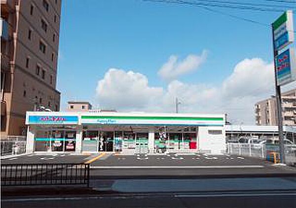 画像30:【コンビニエンスストア】ファミリーマート 川西能勢口駅北店まで430ｍ