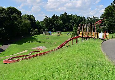 座間谷戸山公園約650m