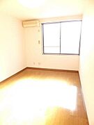 きれいなフローリングのお部屋です。