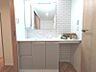 洗面：お洒落な洗面化粧台に新調交換
