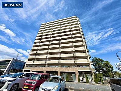 外観:地震への備えとして嬉しい免震構造を採用したマンション♪建物への揺れを抑えることで、家具の転倒や室内への影響を軽減し、万一の災害時にも安心感のある暮らしを支えます。 外観:地震への備えとして嬉しい免震構造を採用したマンション♪建物への揺れを抑えることで、家具の転倒や室内への影響を軽減し、万一の災害時にも安心感のある暮らしを支えます。