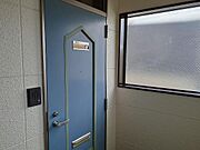 玄関　角部屋です