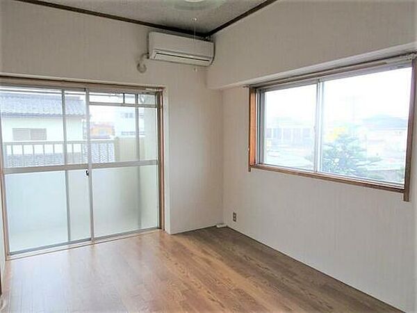 apartment 群馬県邑楽郡大泉町西小泉４丁目
地図を見る