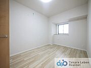 主寝室としても使いやすい広さを確保。家具配置もしやすく、毎日の生活リズムを整えてくれる空間です。