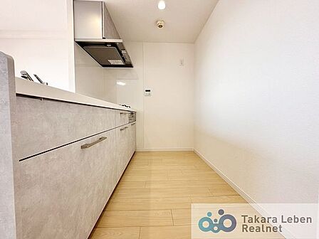 ご夫婦やご家族で並んでお料理ができるよう十分なスペースを確保しました。