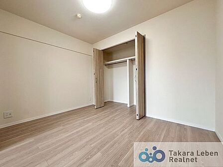 多目的に活用できる洋室は、家族構成やライフスタイルの変化にも対応。居室として幅広く使えます。