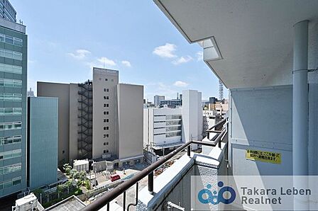 住戸からの眺望。窓の外に広がる大きく開けた眺望は、日々の暮らしの中に喜びを感じさせてくれ、心まで開放的にしてくれそうです。