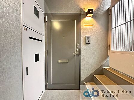 落ち着いた雰囲気の玄関は大切なお客様を迎えるのに最適です。