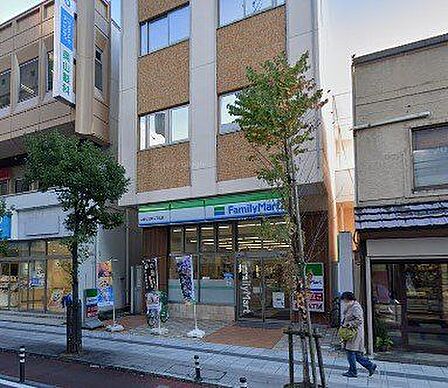ファミリーマート山形七日町二丁目店 徒歩9分。 650m