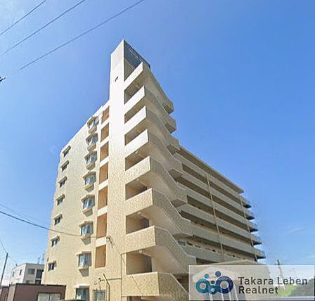 シンプルながら洗練された、品格のある外観デザイン。落ち着きのある佇まいが、住まう人に安心感を与えてくれます。