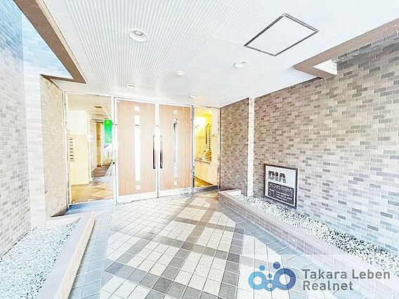 エントランス外...