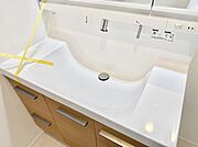 ■細かい部分まで洗いやすく便利なハンドシャワー付き