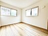 室内：1号棟  ■落ち着いた色合いのお部屋で穏やかな時間を楽しめます