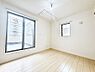 室内：■落ち着いた色合いのお部屋で穏やかな時間を楽しめます