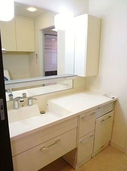 画像7:ゆったりとスペースのある洗面所